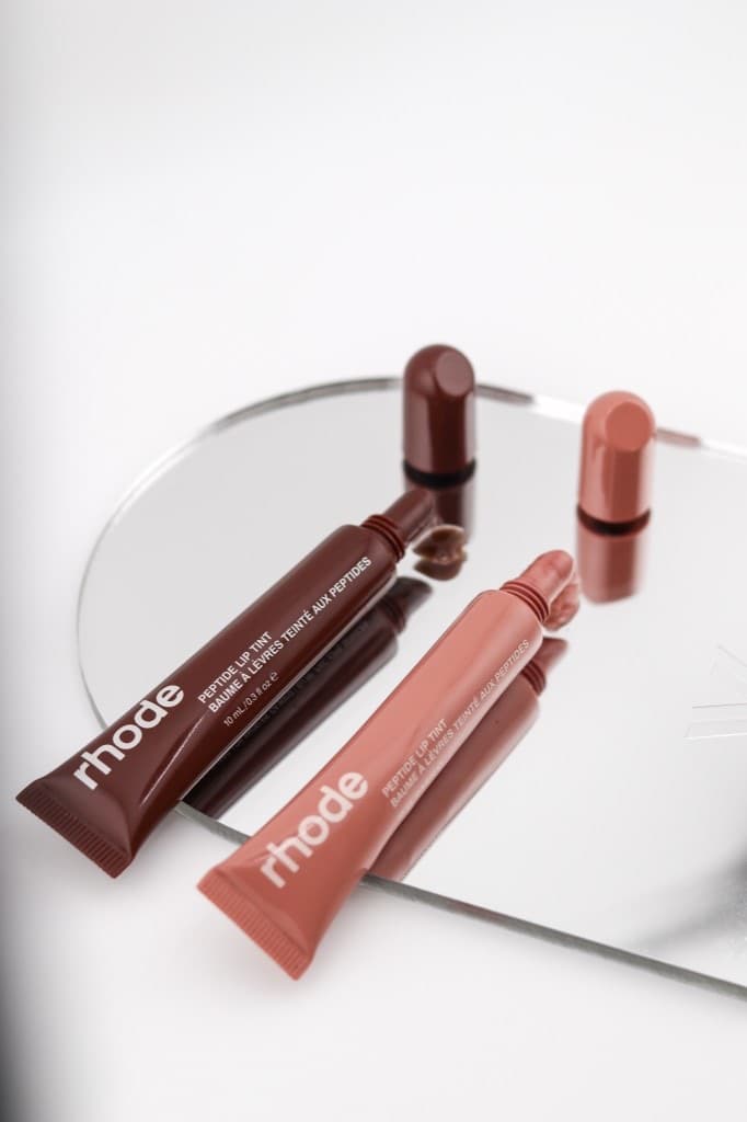 Packshot Rhode peptide lip tint sur miroir